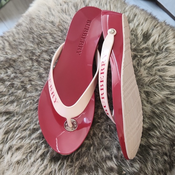 Burberry Slides Size8 - Picture 2 of 6